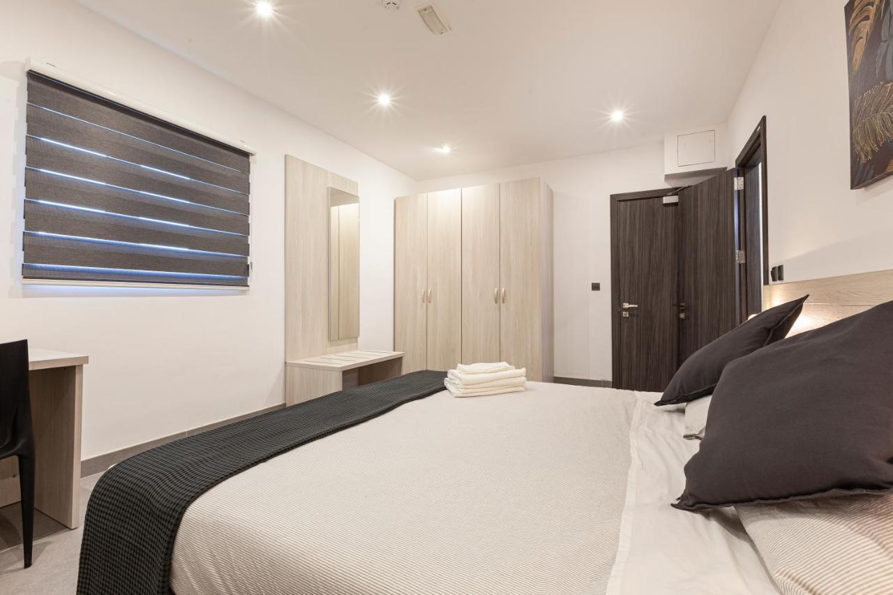 Charming,Comfortable And Centrally Located Group Accomodation Gzira Exterior photo